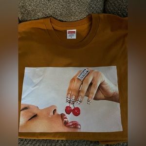 Exclusive, supreme T-shirt